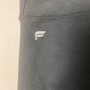 Fabletics black XL Capri leggings